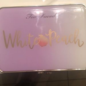 Too faced white peach pallete